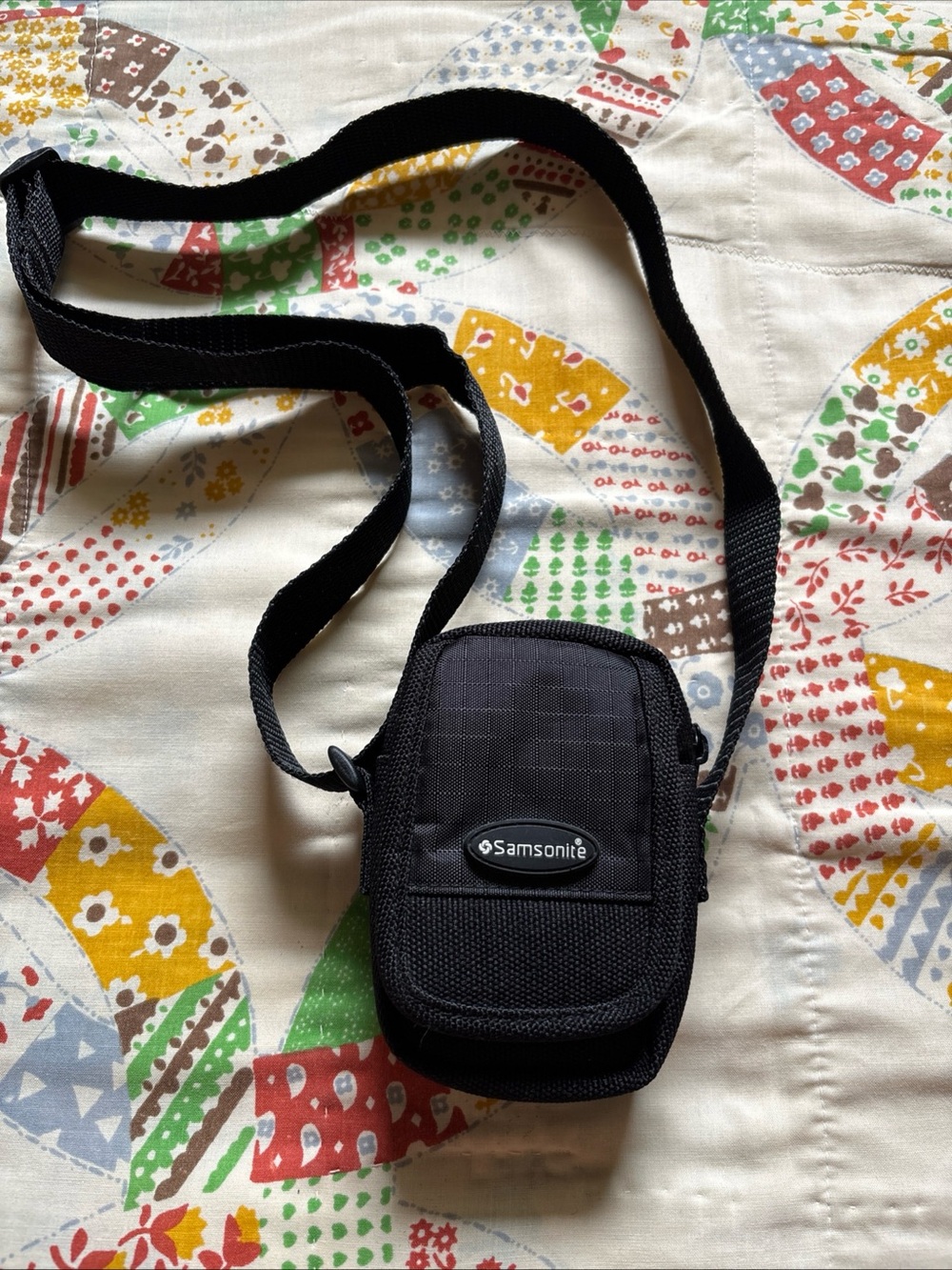 Samsonite Small Digital Camera Pouch w/ Front Pocket - BAG PACK CELL PHONE